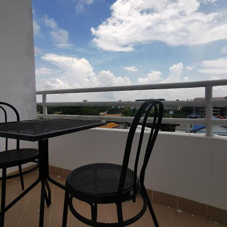 Daisy Residence Jomtien Beach Exteriör bild