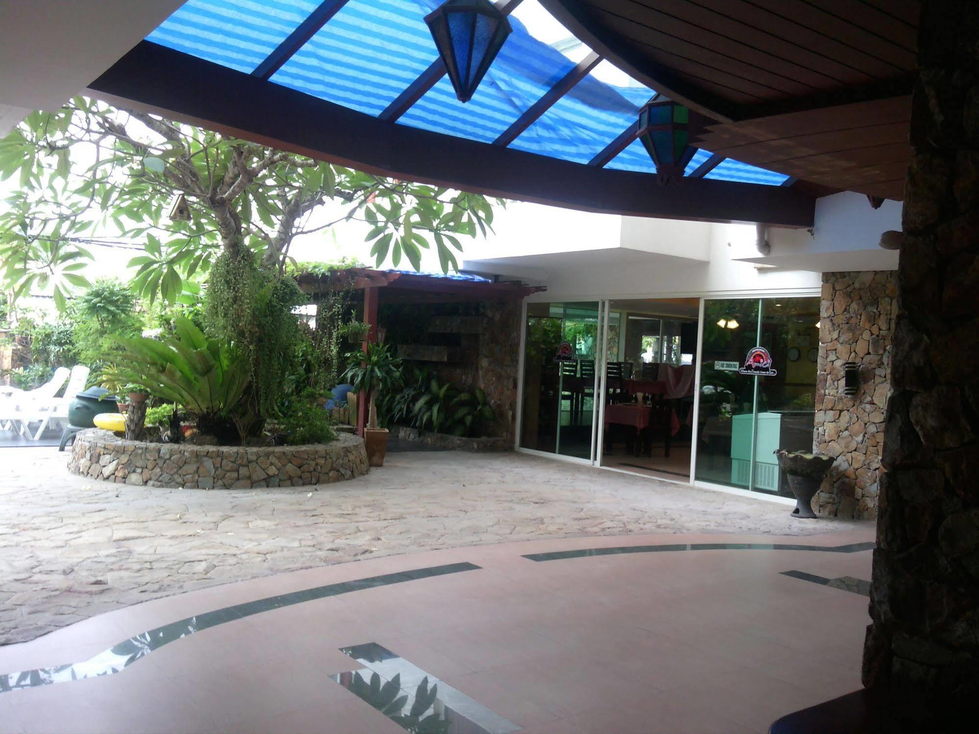 Daisy Residence Jomtien Beach Exteriör bild