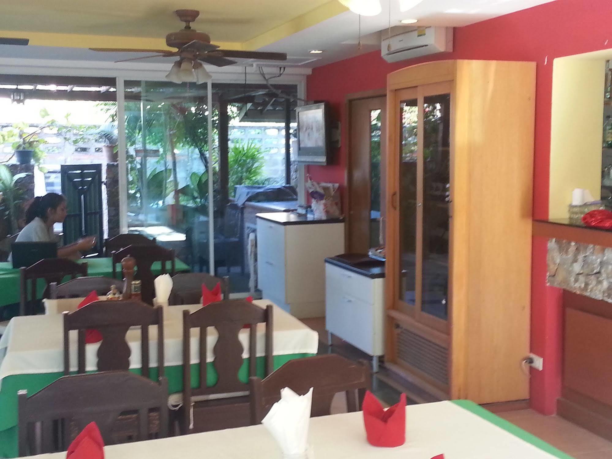 Daisy Residence Jomtien Beach Exteriör bild
