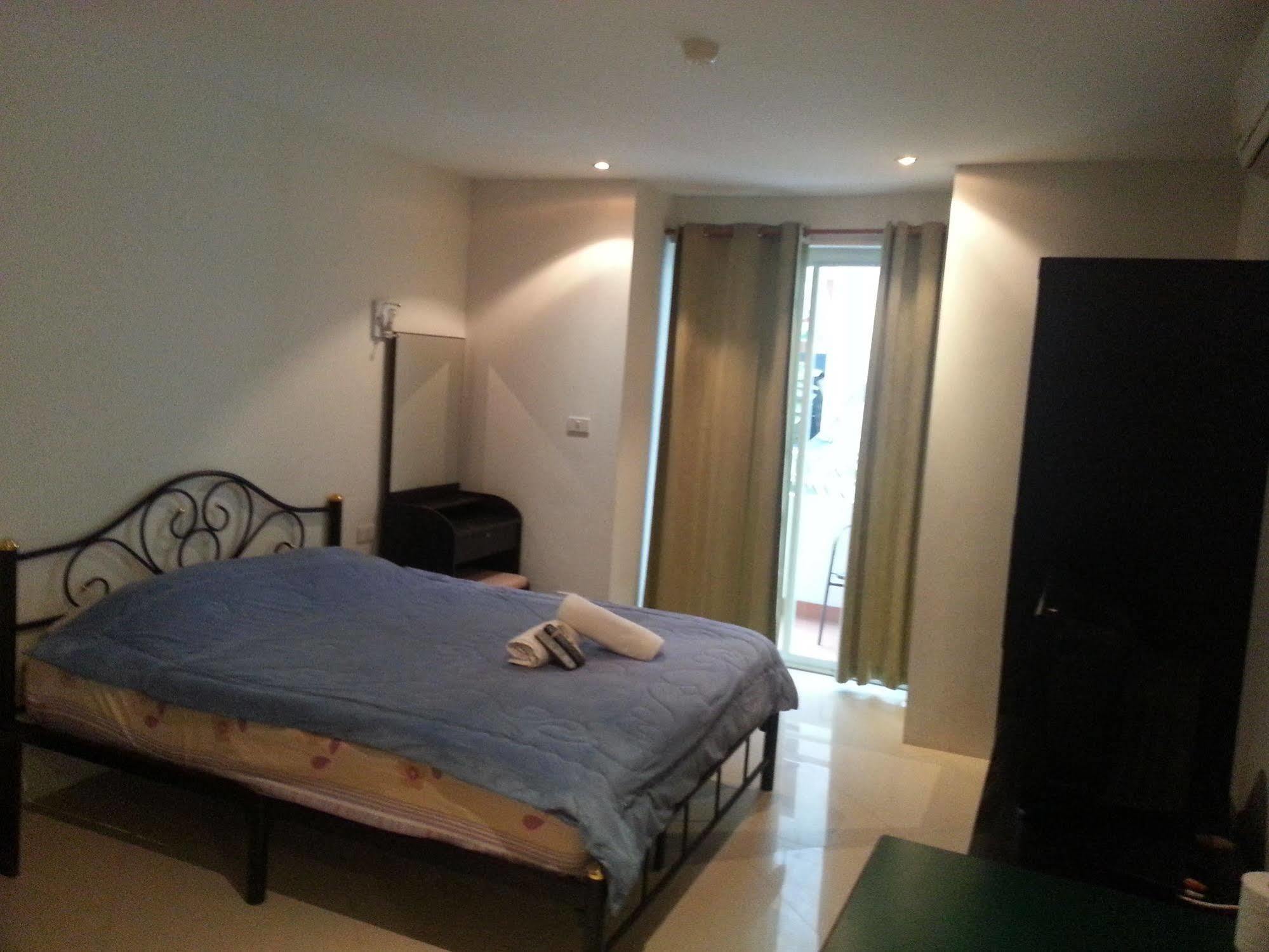 Daisy Residence Jomtien Beach Exteriör bild