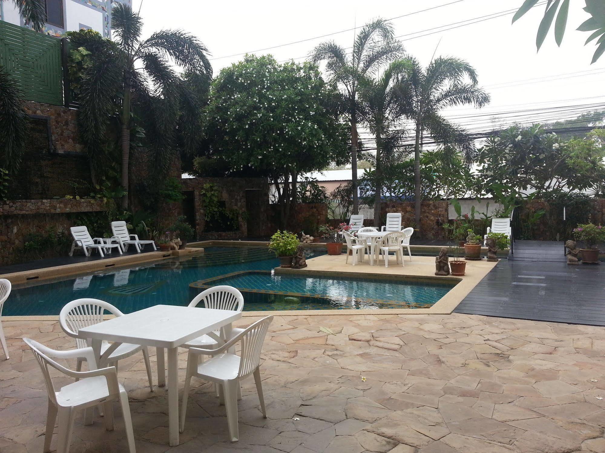 Daisy Residence Jomtien Beach Exteriör bild